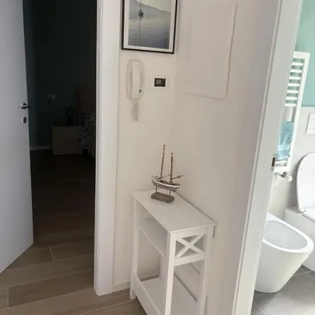 Un Pensiero Sul Mare * مونيلّي